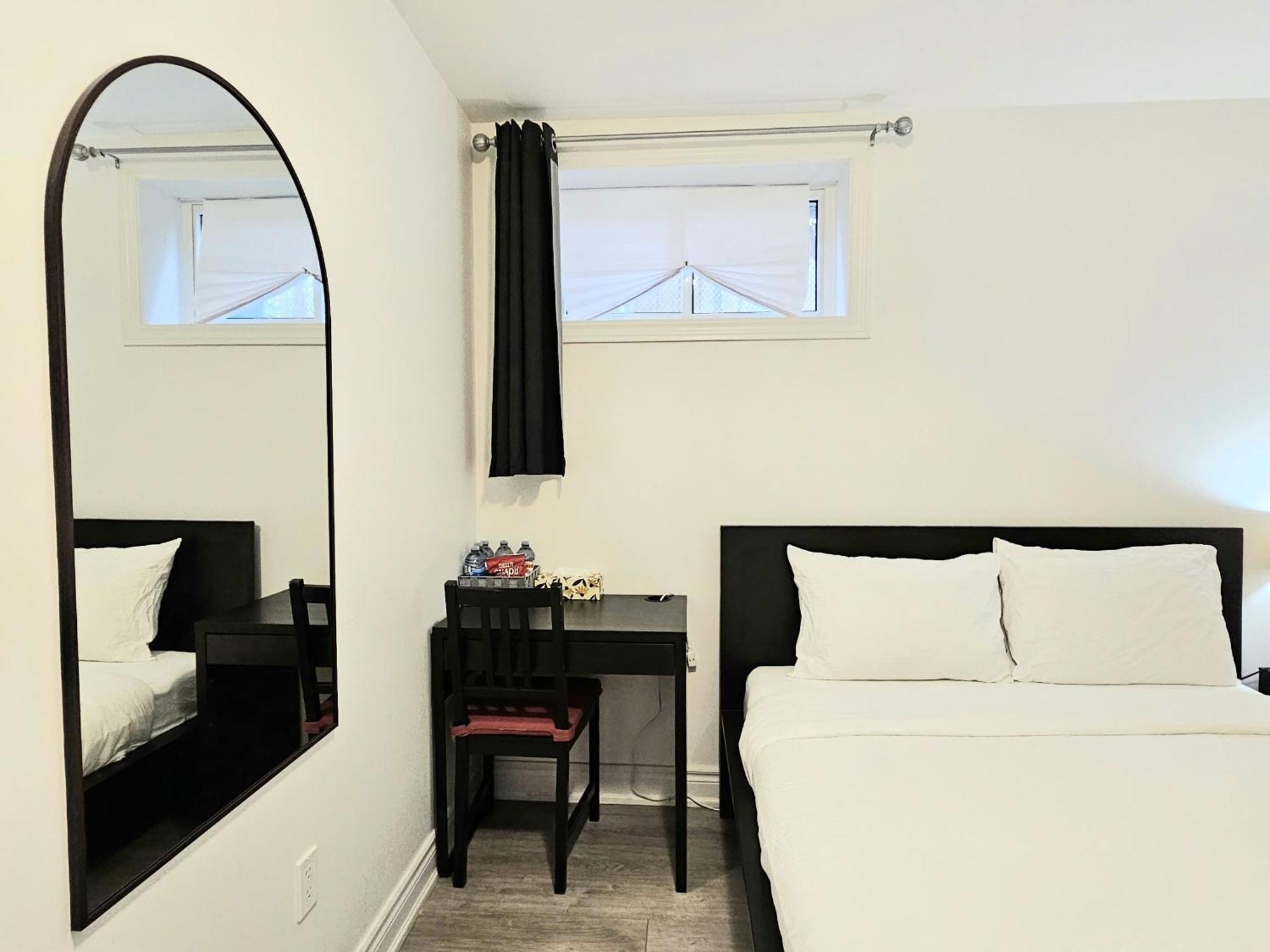 A Home Away Toronto Exterior photo